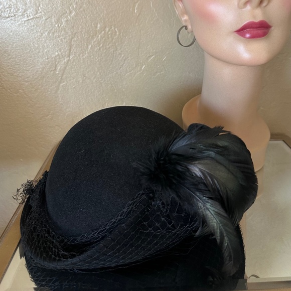 CAPTIVATING 1940s\' BLACK FELT HAT WITH ROOSTER FEATHERS + VEIL main image 7